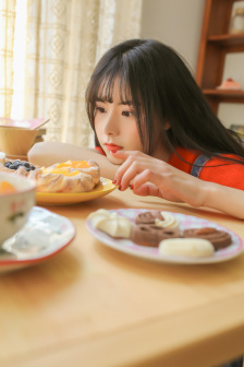 多男用舌头伺候一女